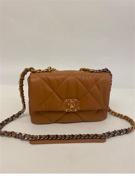 chanel 19 caramel